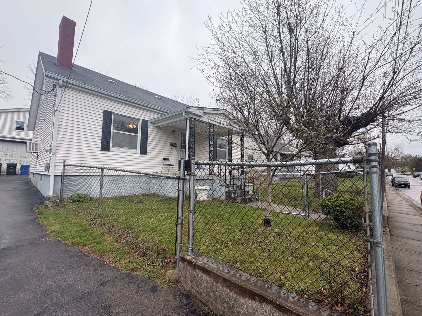 Lexington House: 621 Addison Avenue