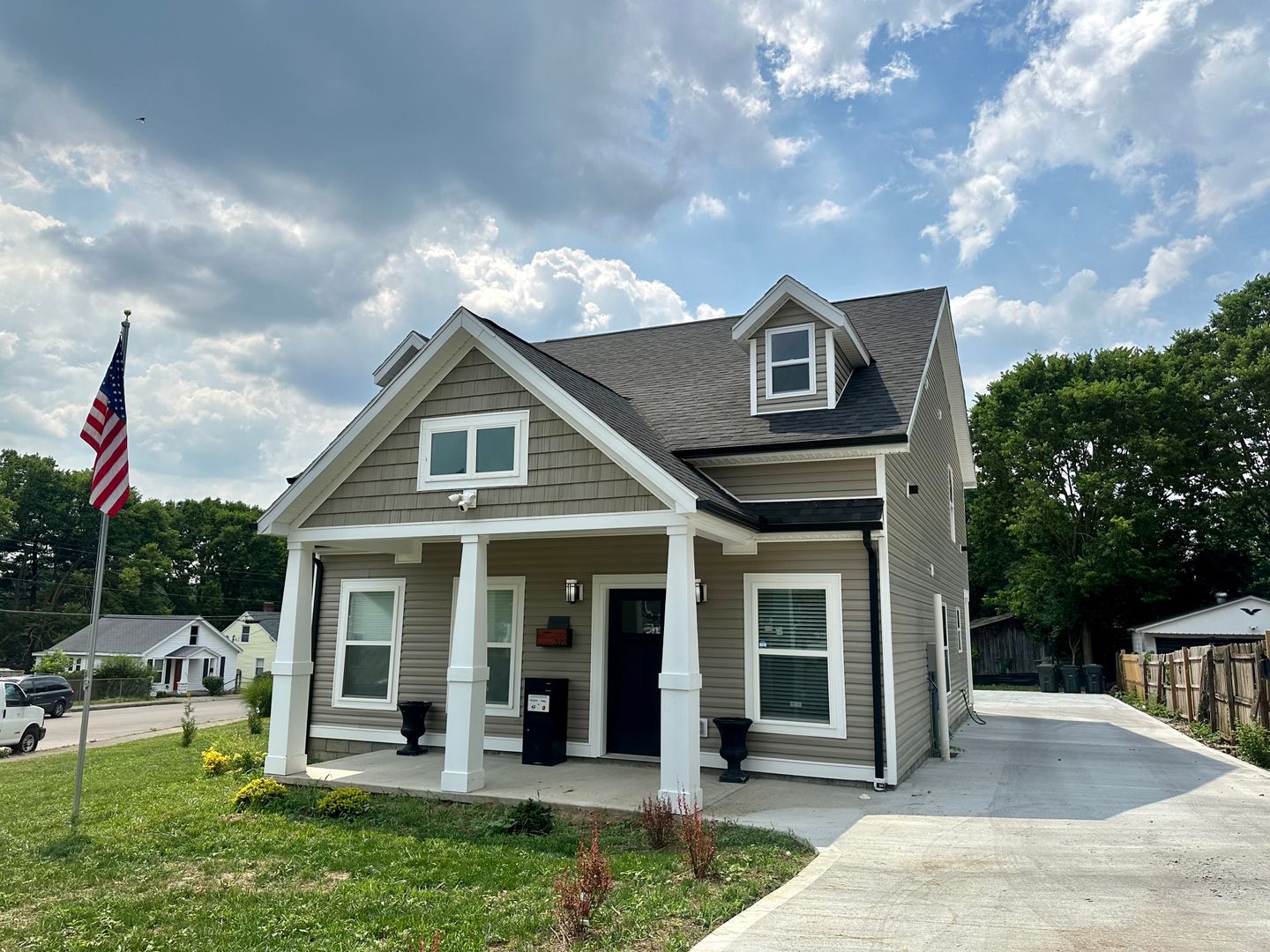 Lexington House: 522 Addison