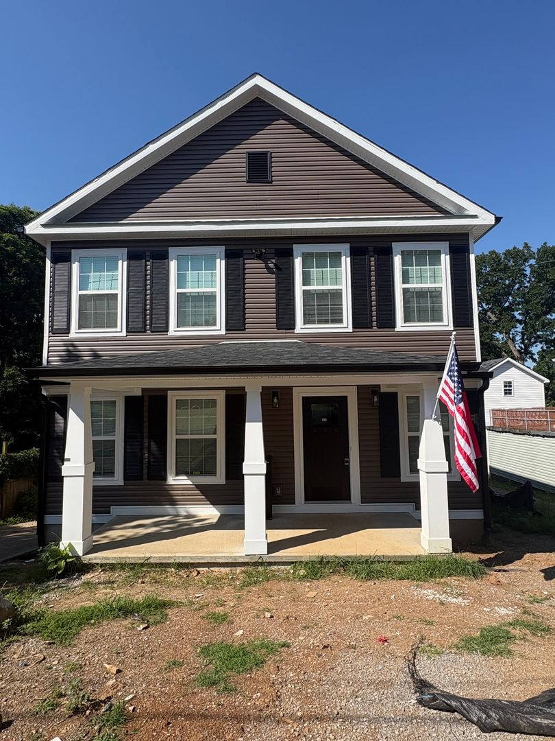 lexington House: 504 Addison Ave