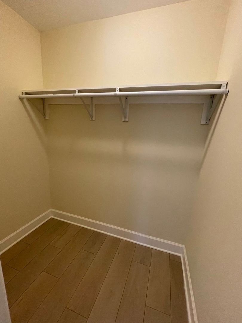 Lexington House: 1570 Bluebird Ln