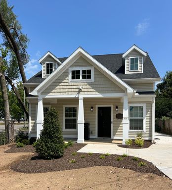 New 5 bed/5 bath with a pool!! – photo 1
