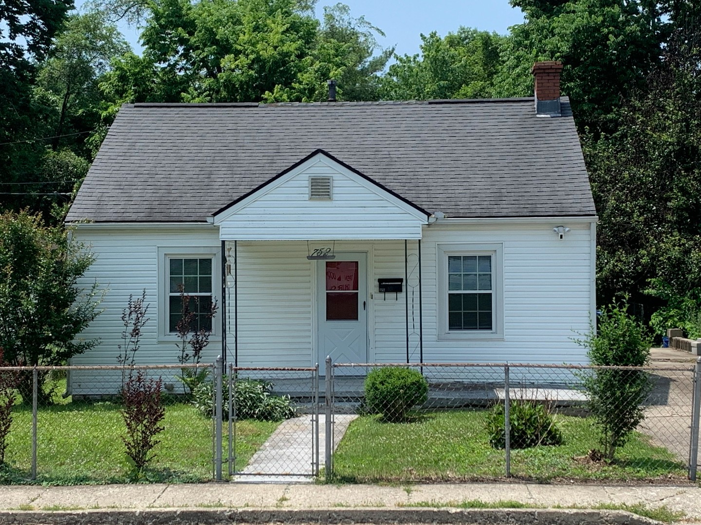 Lexington House: 752 Addison Ave