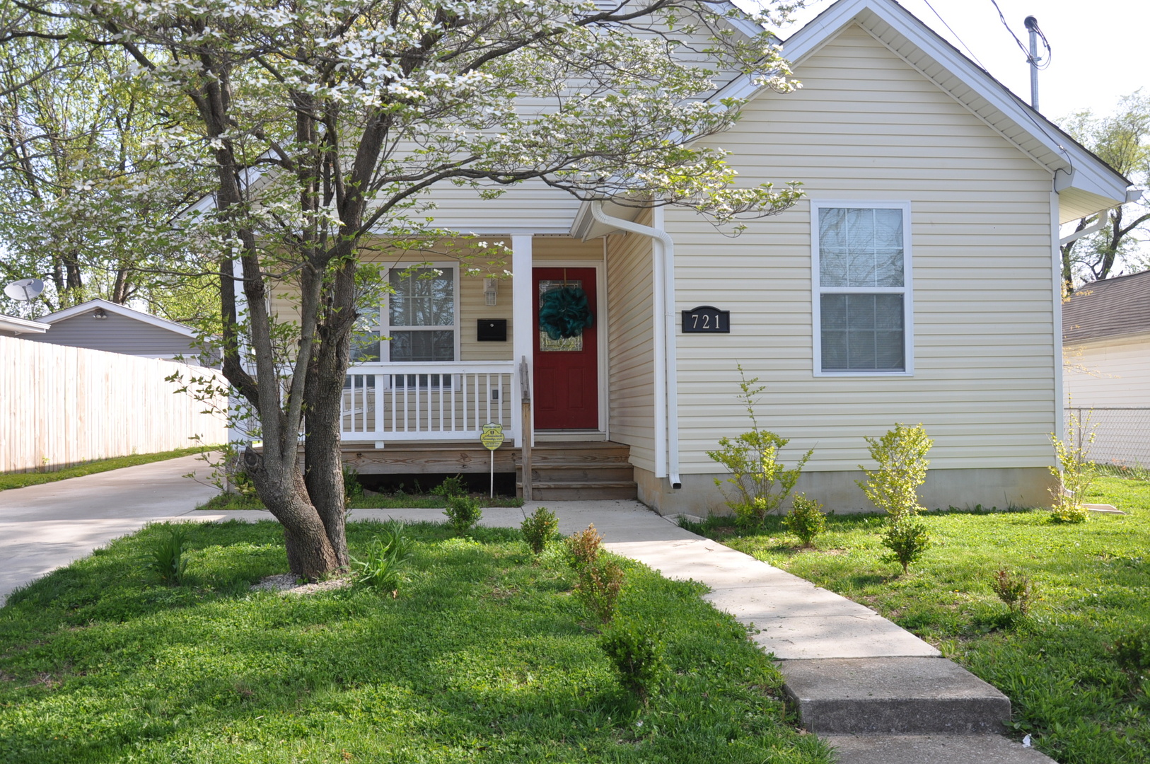 Lexington House: 721 Golfview Drive