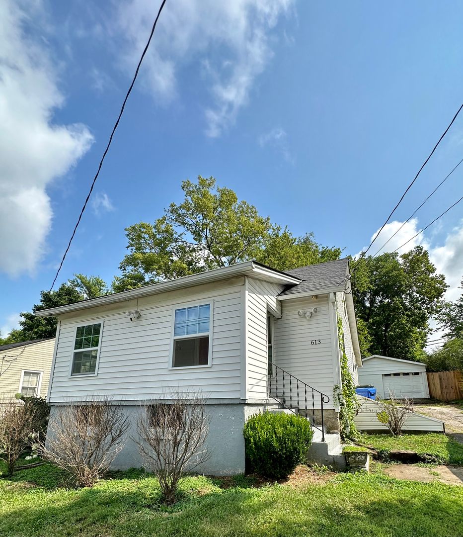 Lexington House: 613 Addison Avenue