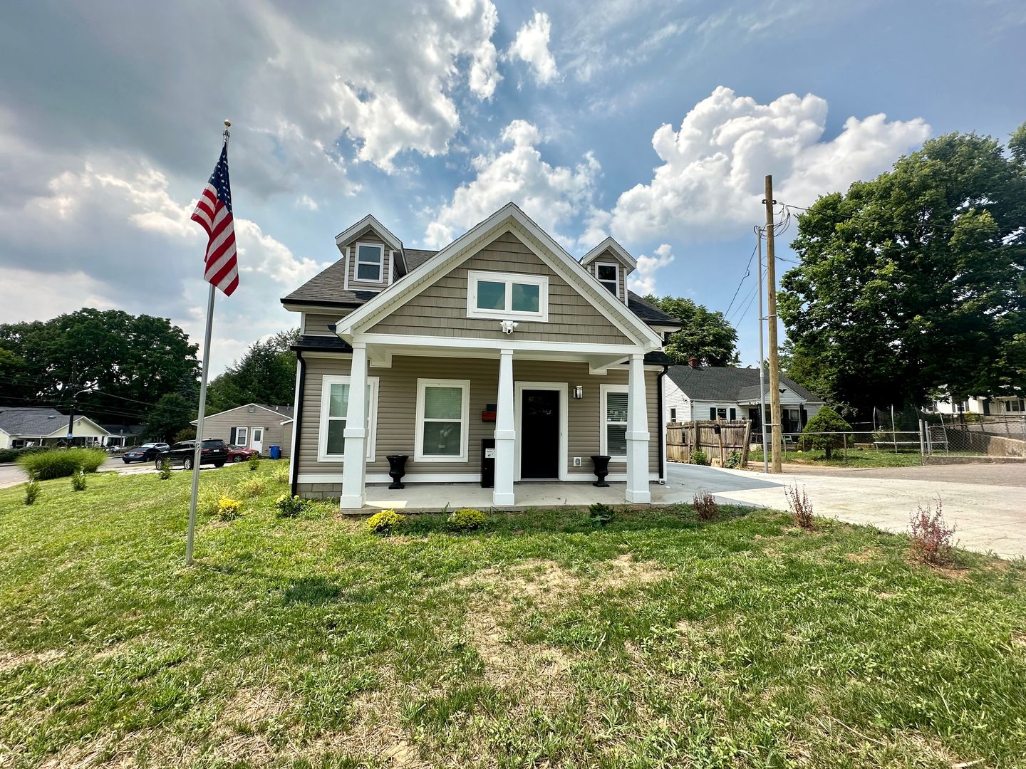 Lexington House: 614 Addison Avenue