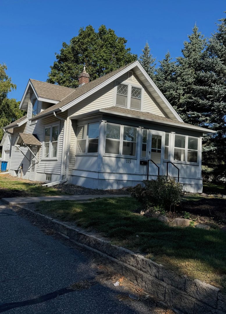Wayzata House: 115 Chicago Ave North