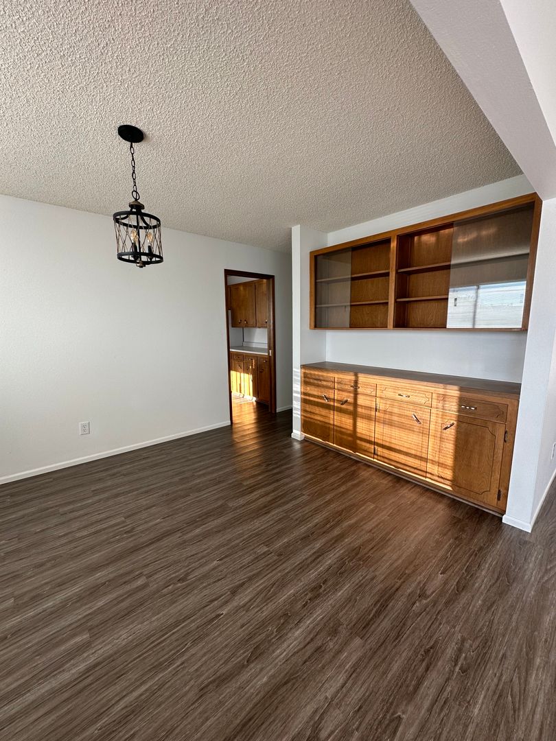 Seattle Apartment: 6400 32nd Ave NW