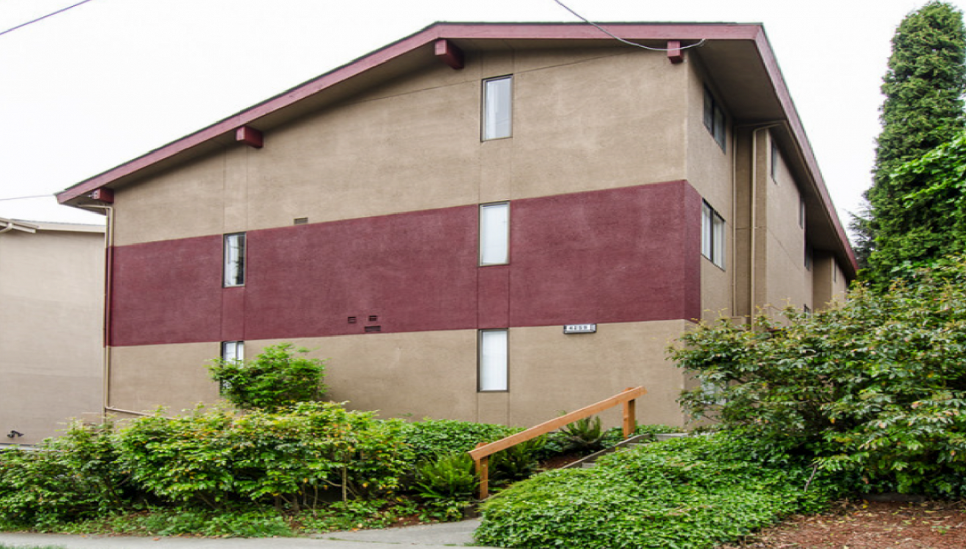Seattle Apartment: 4259 8th Avenue NE