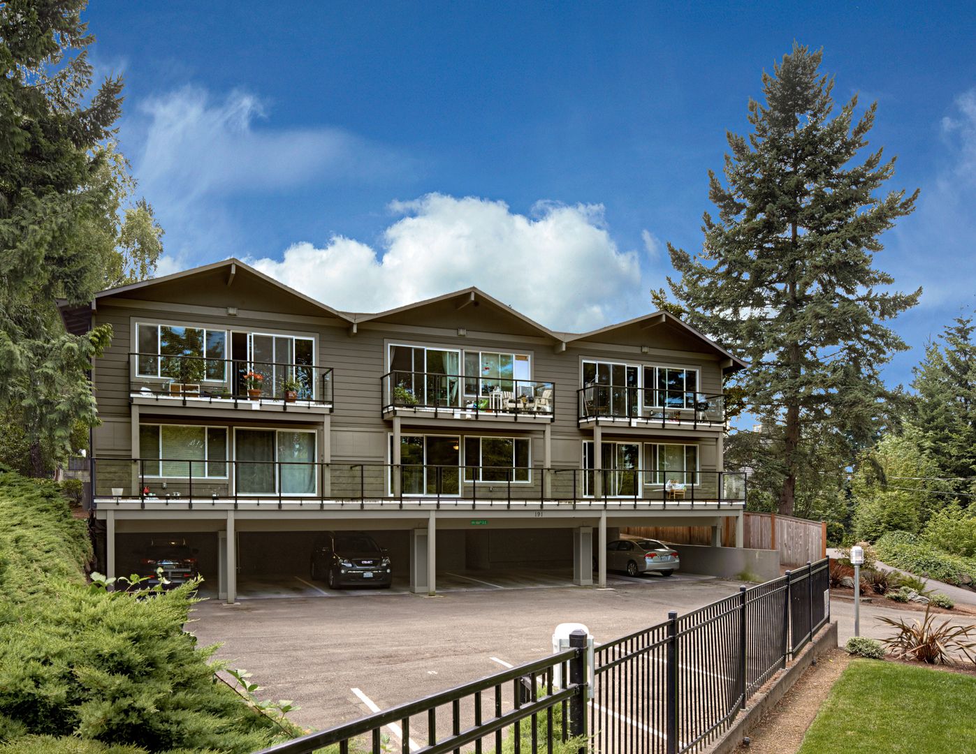 Bellevue Apartment: 191 106th Avenue SE