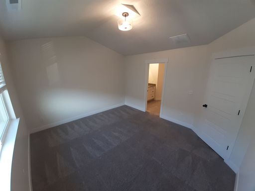 Spacious Rooms for Rent in Modern Townhome - Master Bedroom | Ideal for Female Students and Professionals – photo 1
