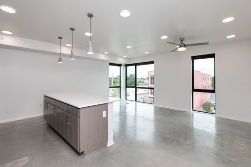 2 Bedroom Loft in Valley Junction! – photo 1