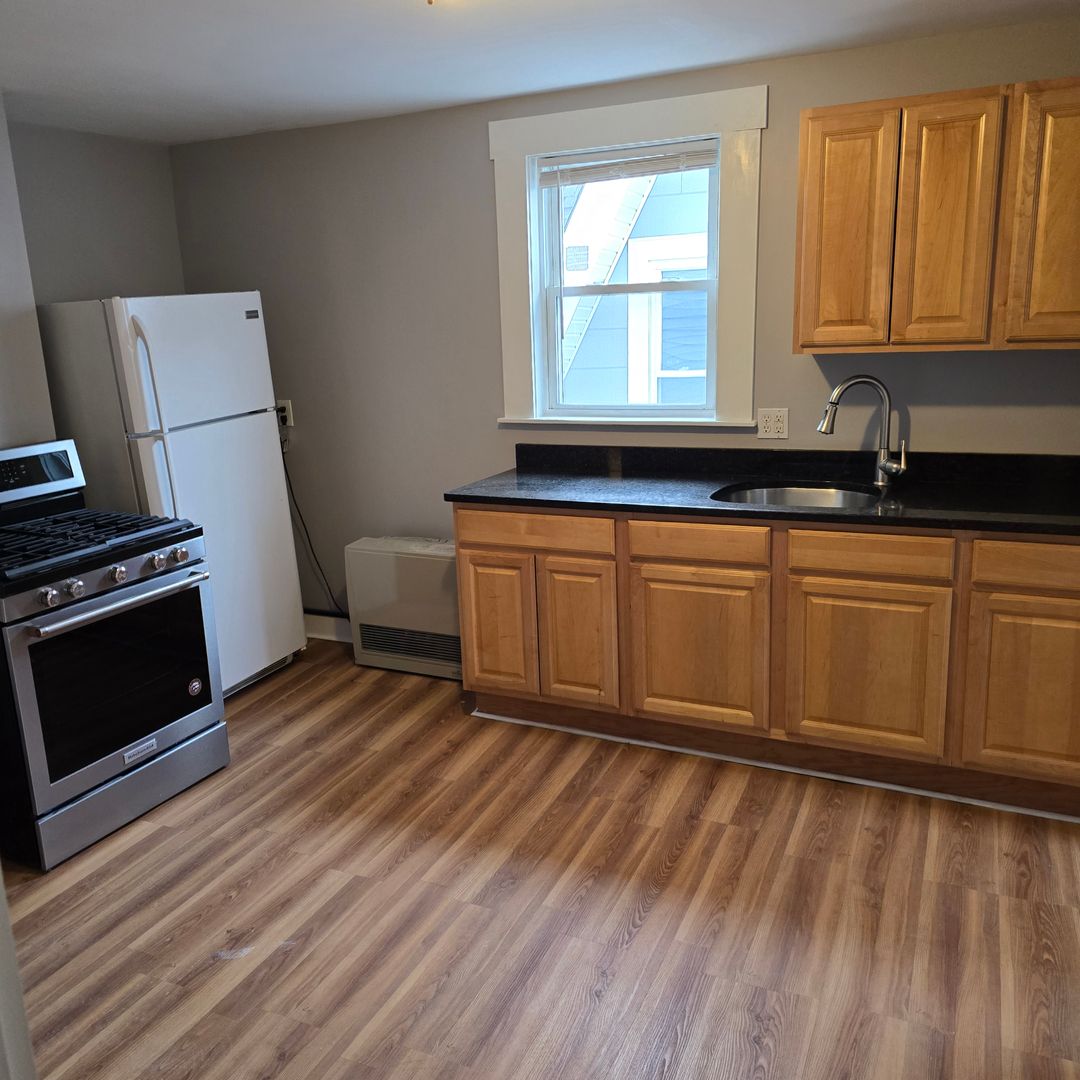 Manchester Apartment: 315 Cedar St