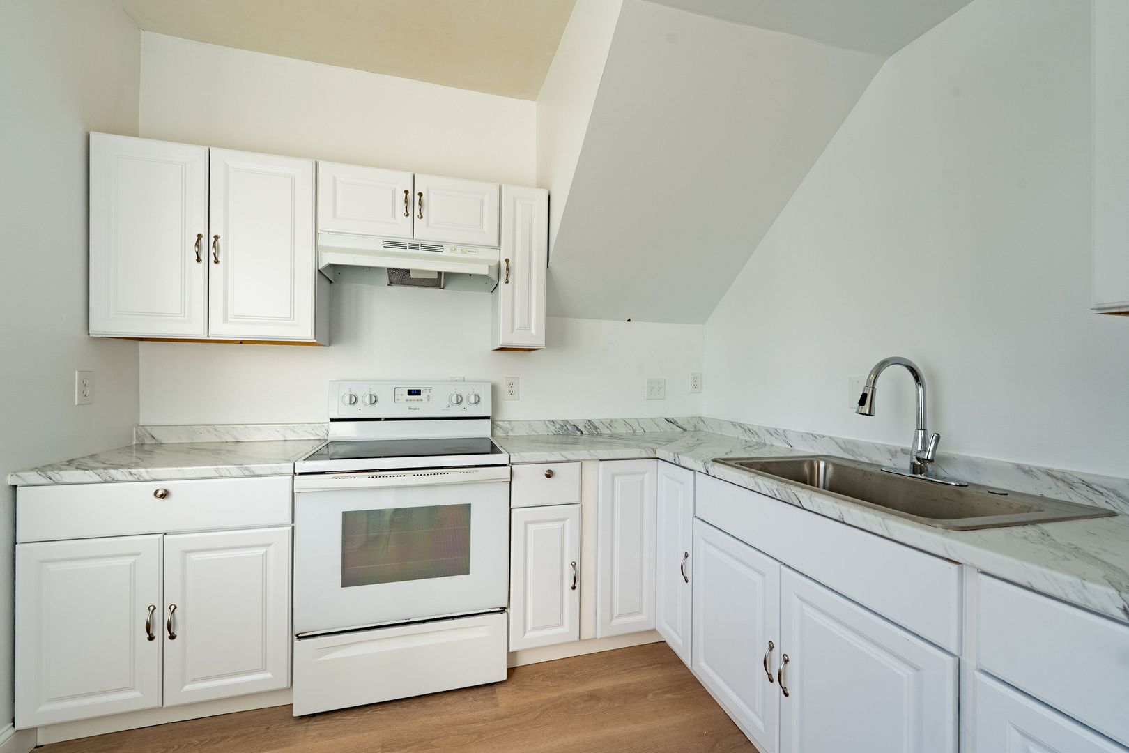 Manchester Apartment: 294 Spruce St.