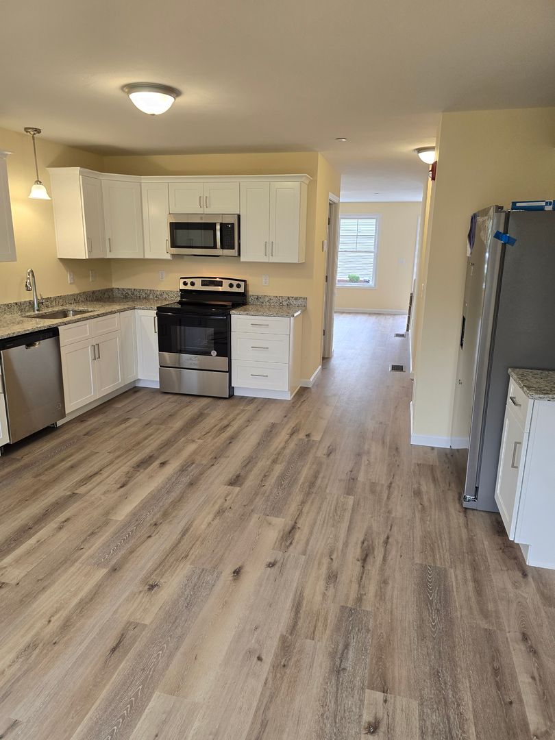 Hooksett Apartment: 2 Megway Ct.