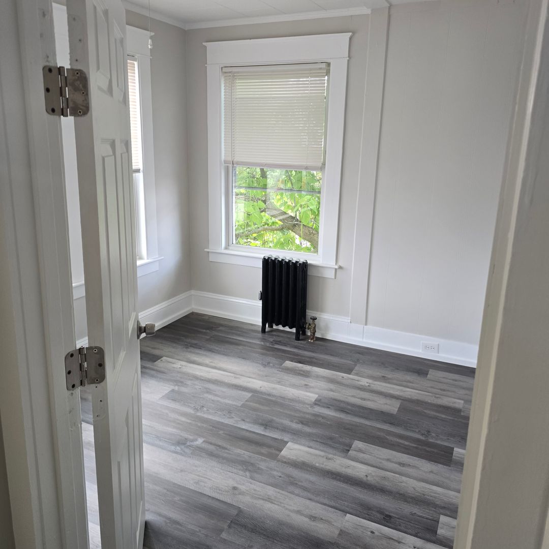 Manchester Apartment: 491 Maple St.