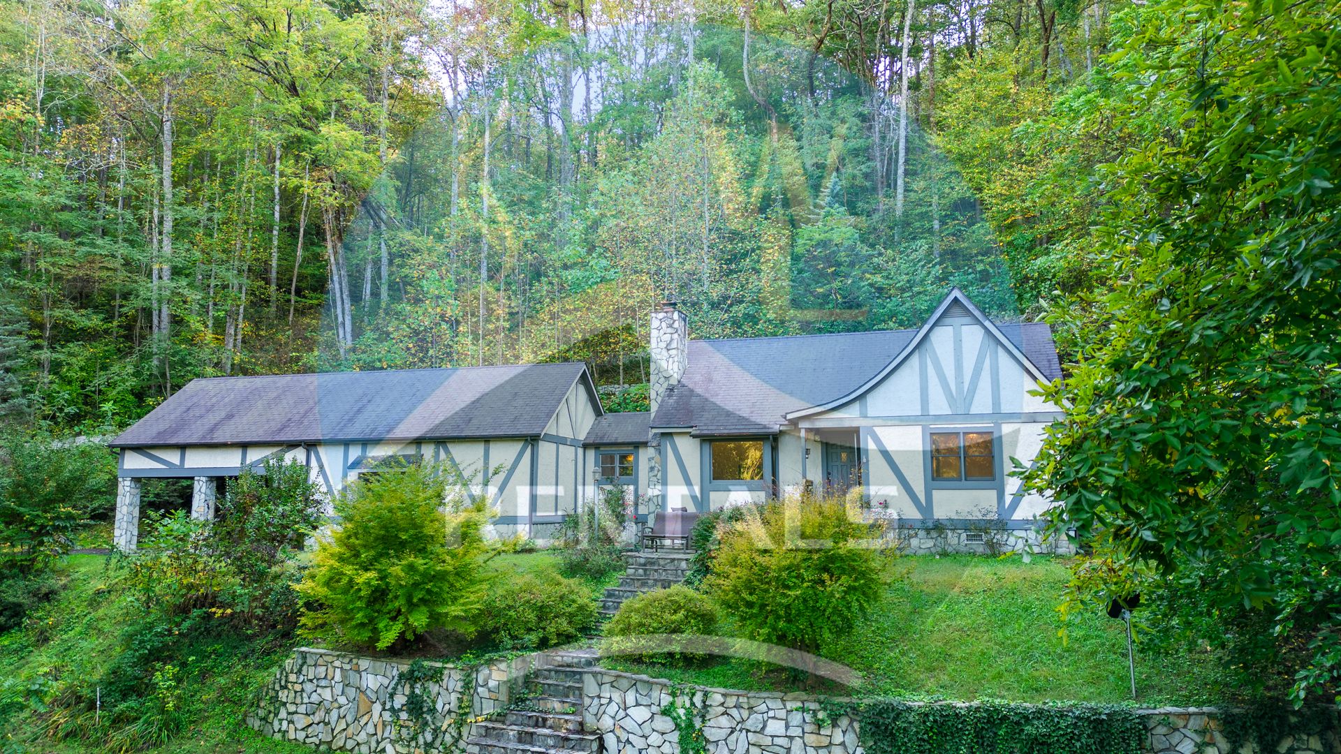 Cullowhee House: 25 Castle Ridge Rd.