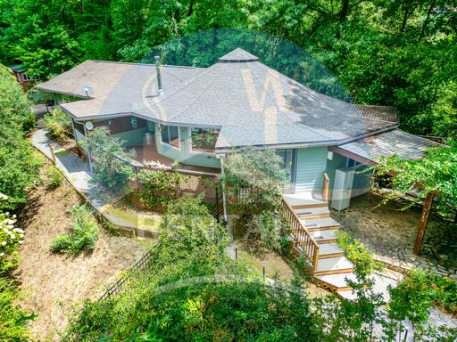 Your Own Mountain Retreat! Amazing 2 bedroom duplex home in Whittier in the Iris Cove Community