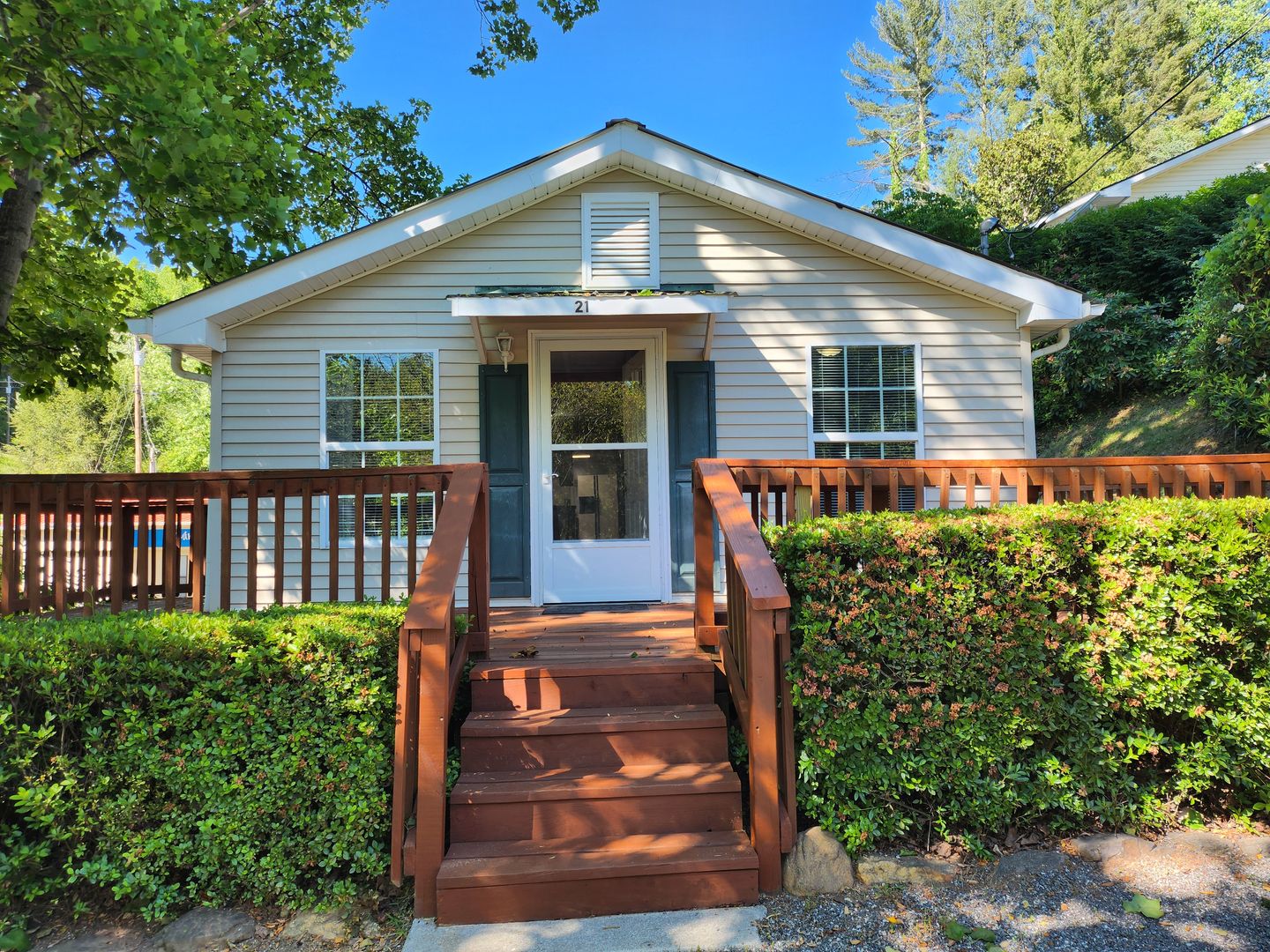 Sylva House: 21 Mystic Lane
