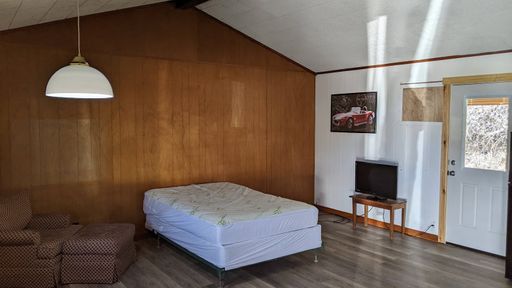 Studio Efficiency Apartment close to Cherokee and Bryson City Available Now!