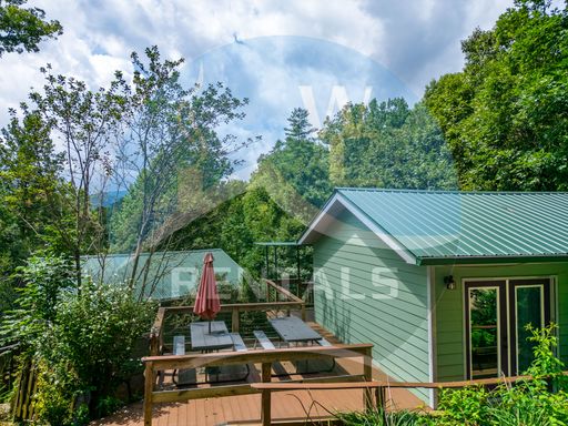 Peaceful and Convenient Unique Cabin in the Woods in Whittier NC - Iris Cove Community