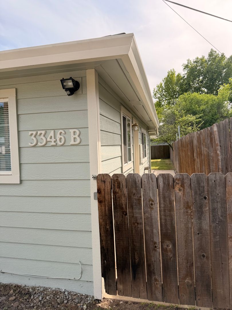 Anderson Apartment: 3346 Stingy Lane