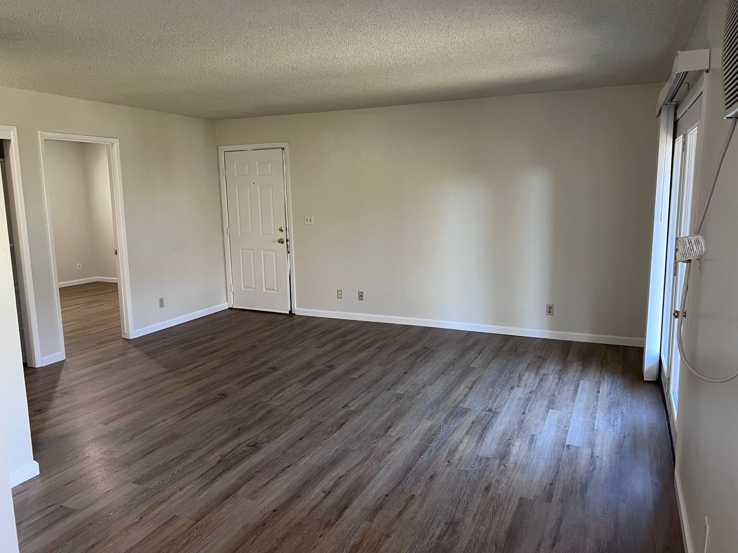 Redding Apartment: 1905 East St 1-16
