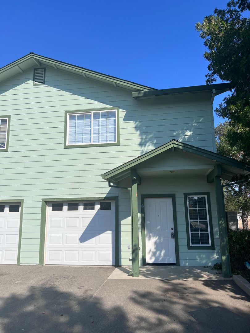 Cottonwood Apartment: 3900 - 3892 Rhonda Rd 1-4