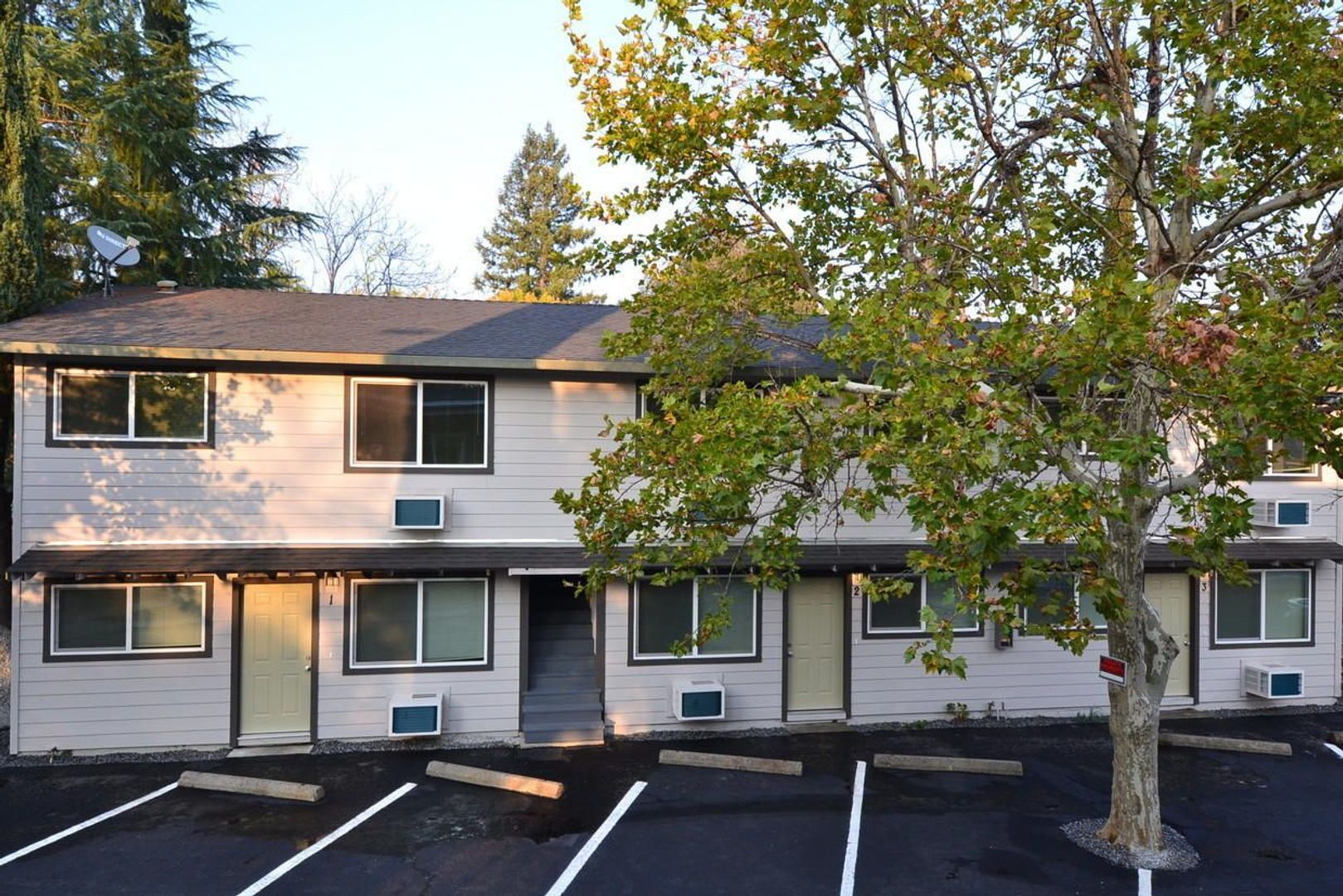 Redding Apartment: 2705 Akard Ave