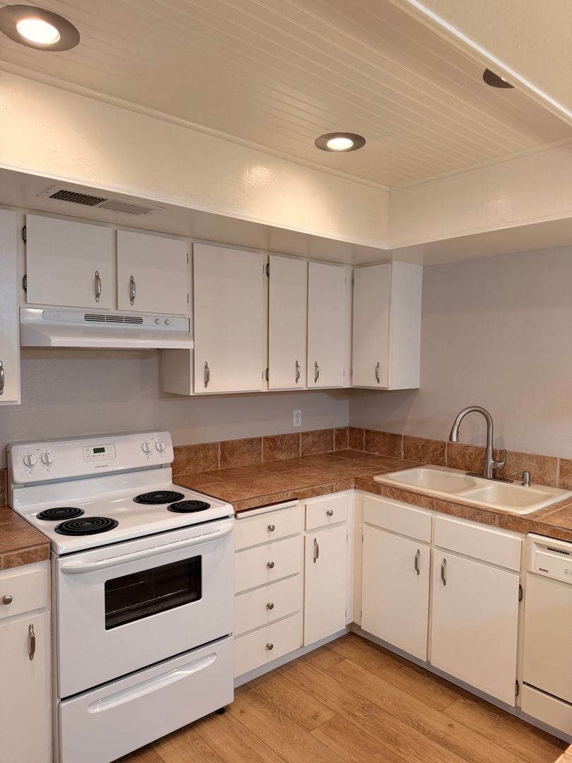Redding House: 1975 Bechelli Ln