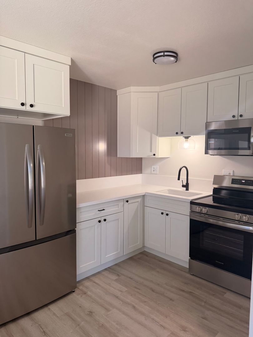 Redding Apartment: 1905 East St 1-16