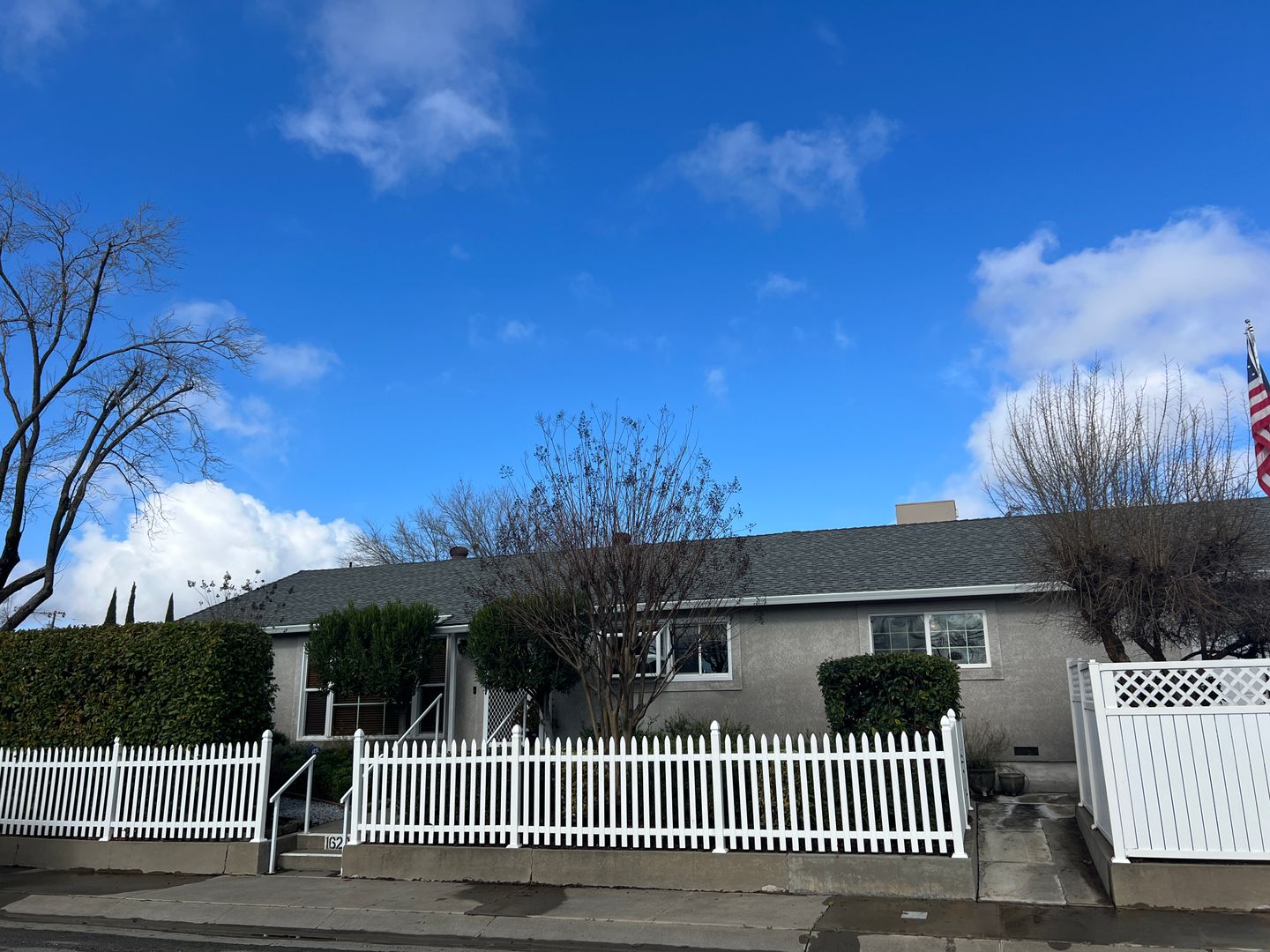 Red Bluff House: 1620 Park Ave
