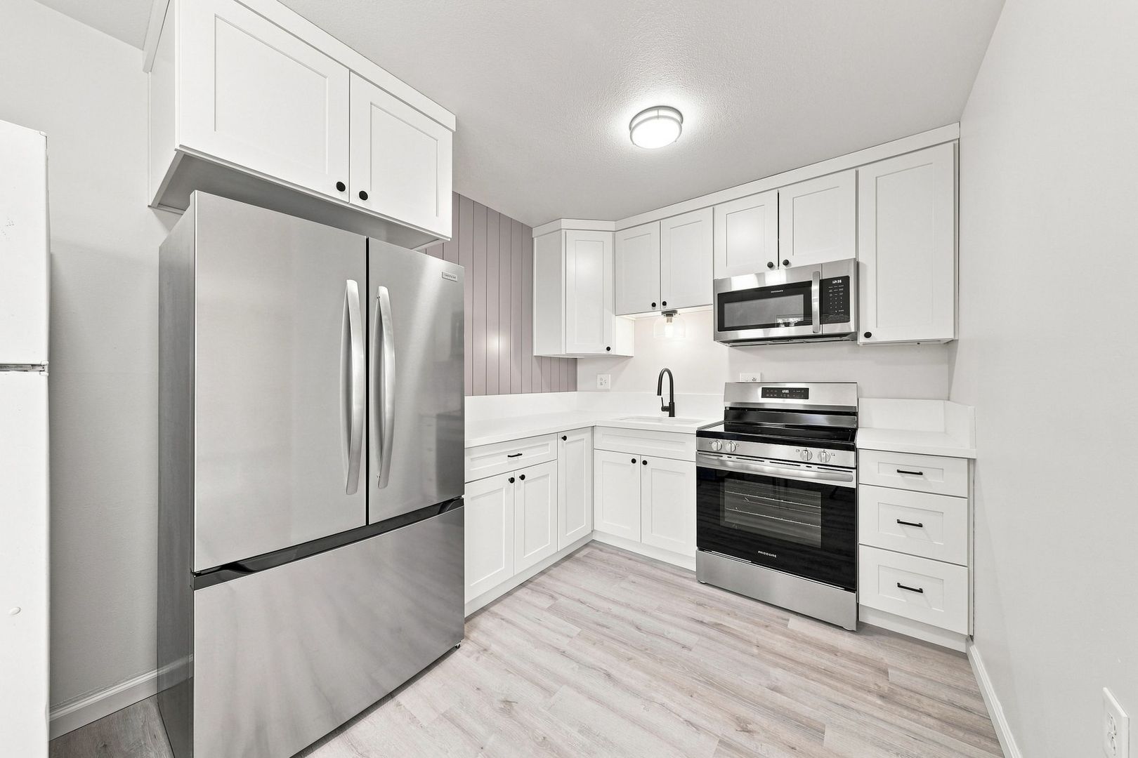 Redding Apartment: 1905 East St 1-16