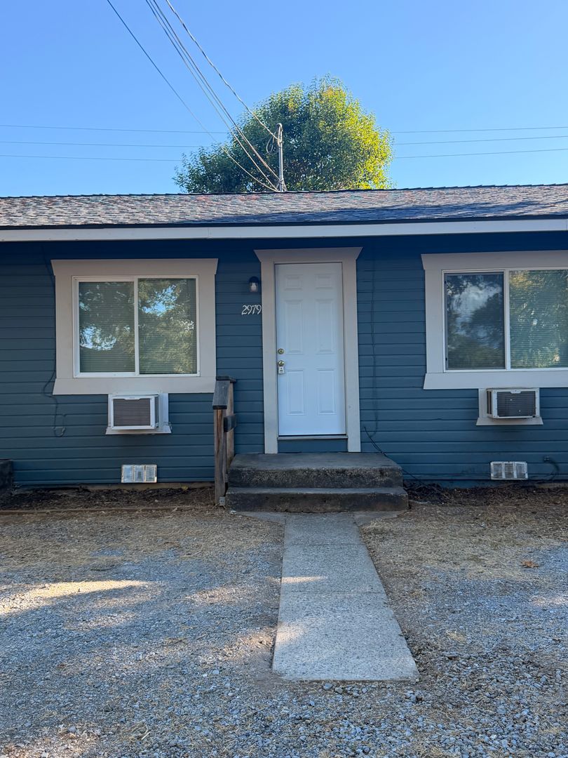 Anderson Apartment: Acacia Way
