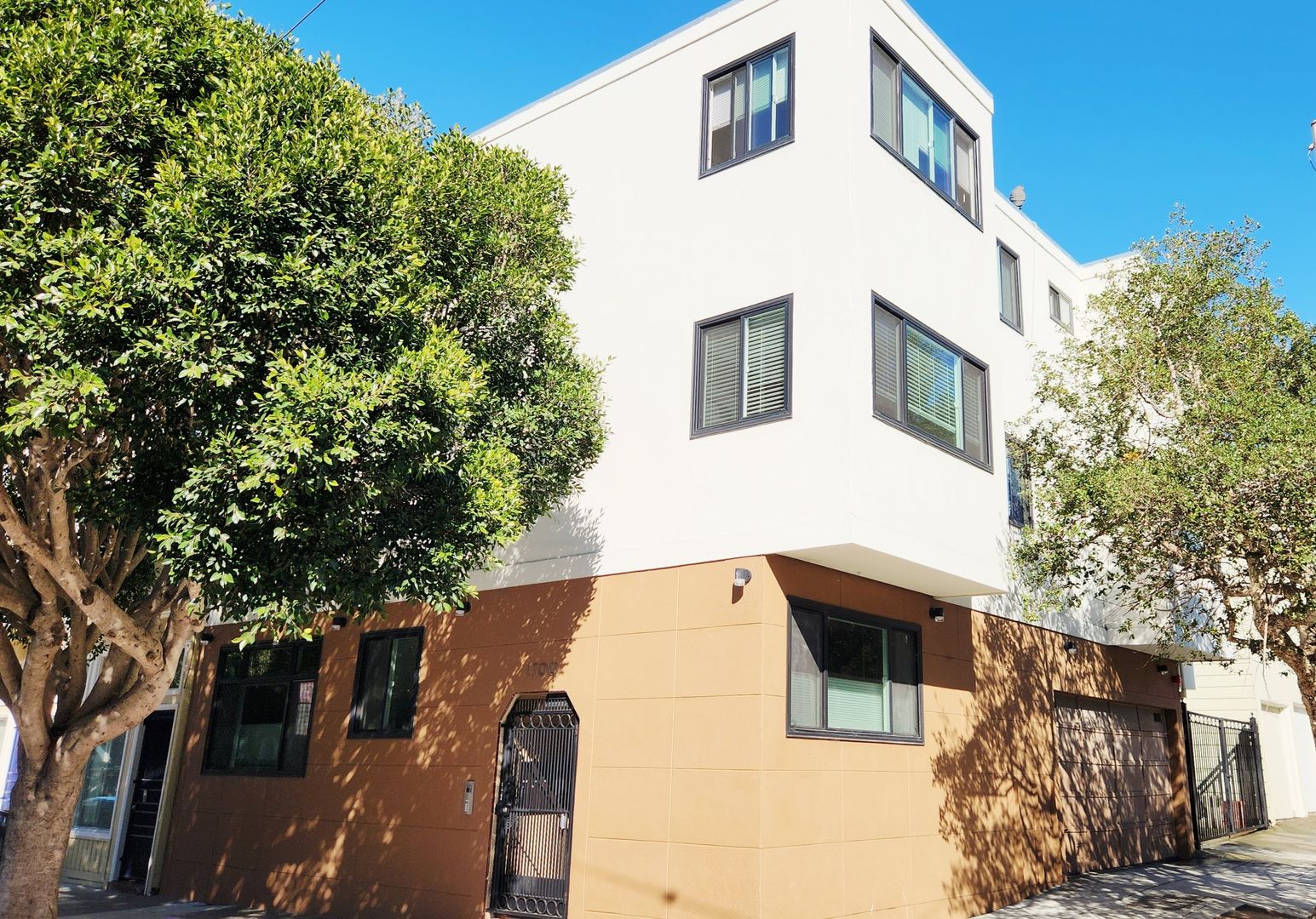 San Francisco Apartment: 1700 Waller Street