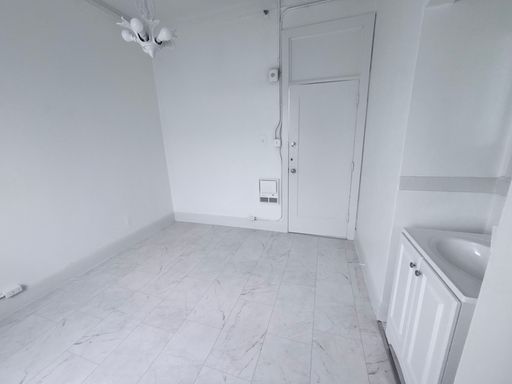 Residential Hotel – Single Rooms available for rent. – photo 1