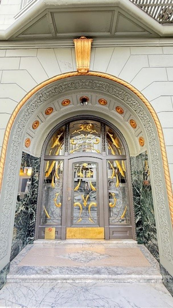 San Francisco Apartment: 1245 California Street