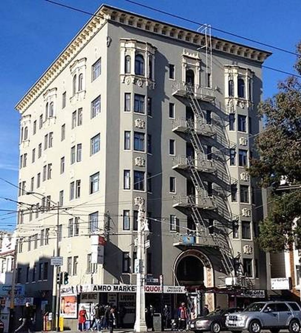 San Francisco Apartment: 2905 Van Ness Avenue