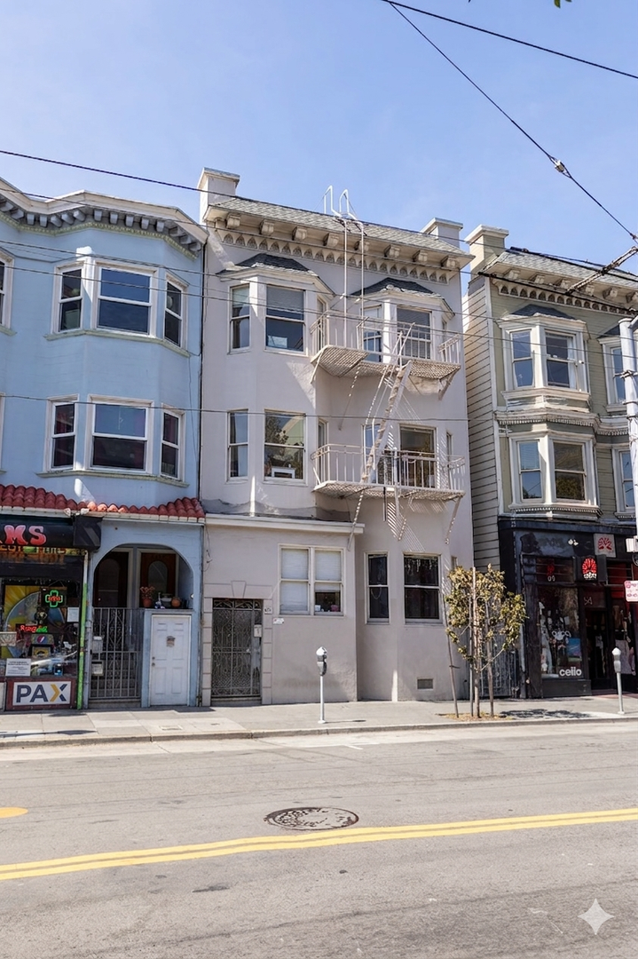 San Francisco Apartment: 1366 Haight Street