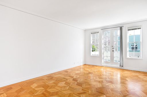 Modern & Spacious Studio W/Eat In Kitchen & Hardwood Floors Next To USF – photo 1