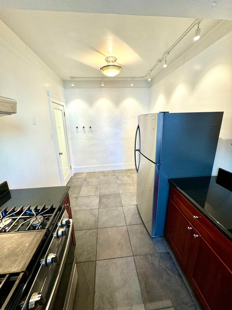 San Francisco Apartment: 1646 Sutter Street