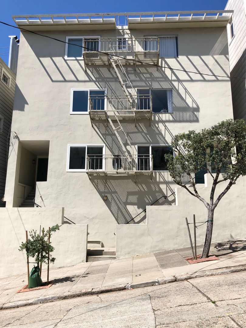San Francisco Apartment: 1142 Green Street / 1 Sharp Place