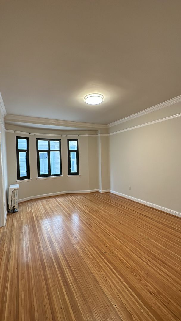 San Francisco Apartment: 2905 Van Ness Avenue