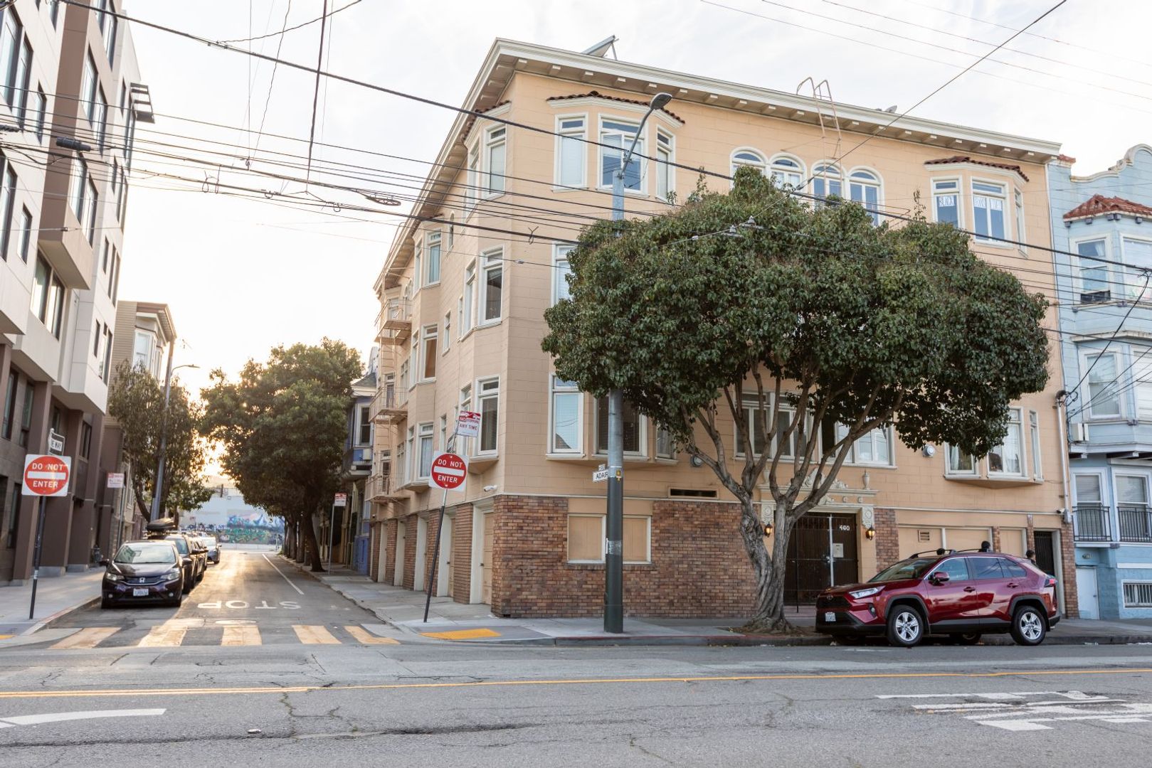 San Francisco Apartment: 460 South Van Ness Avenue
