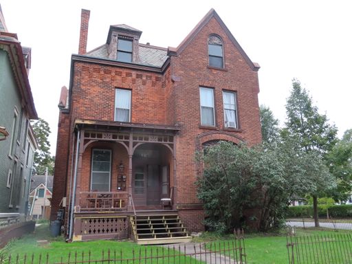 Late August - Studio Apartment on Berry Street (West Central, Downtown)