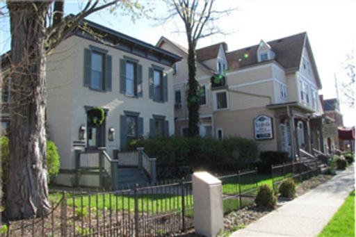 1 BDR with a private entrance, ALL UTILITIES PAID (Center of Downtown) – photo 1