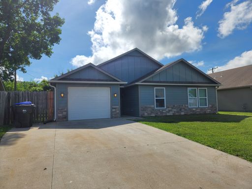Like new 4BR, 2BTH with att gar and over 1500sq ft! – photo 1