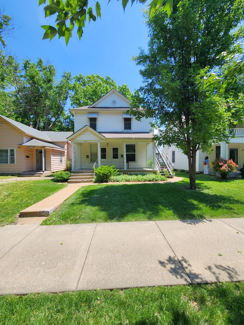Topeka House: 908 SW Buchanan St.