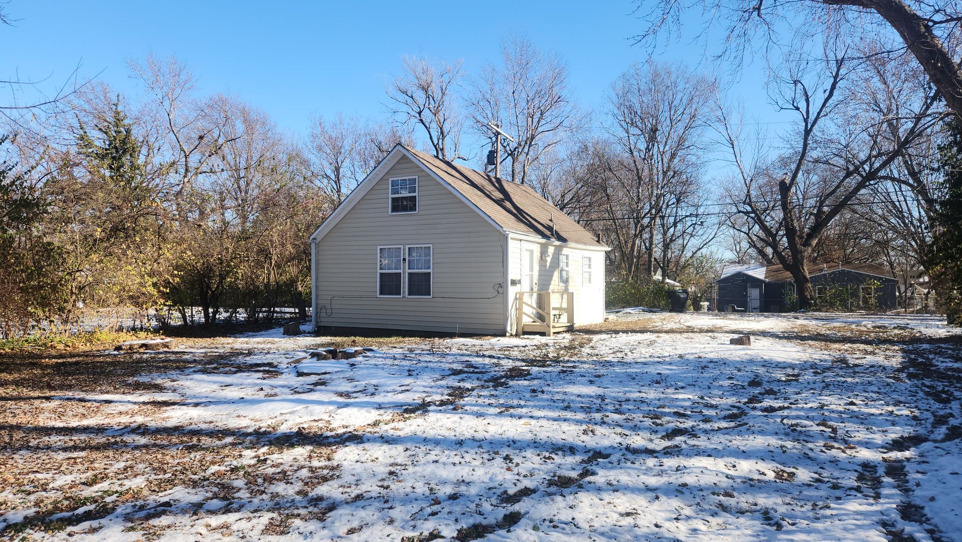 Topeka House: 2420 SE Ohio