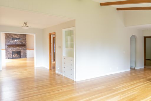 Listing photo thumbnail