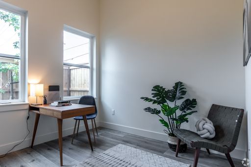 Burnie (1 & 2) - 5980 E Burnside St. - 1406, Portland, OR 97215